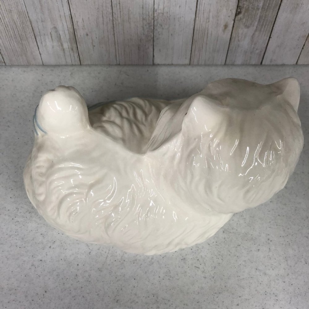 Big White Persian Kitty Cat Playing w/ Blue Yarn - Picture 9 of 11